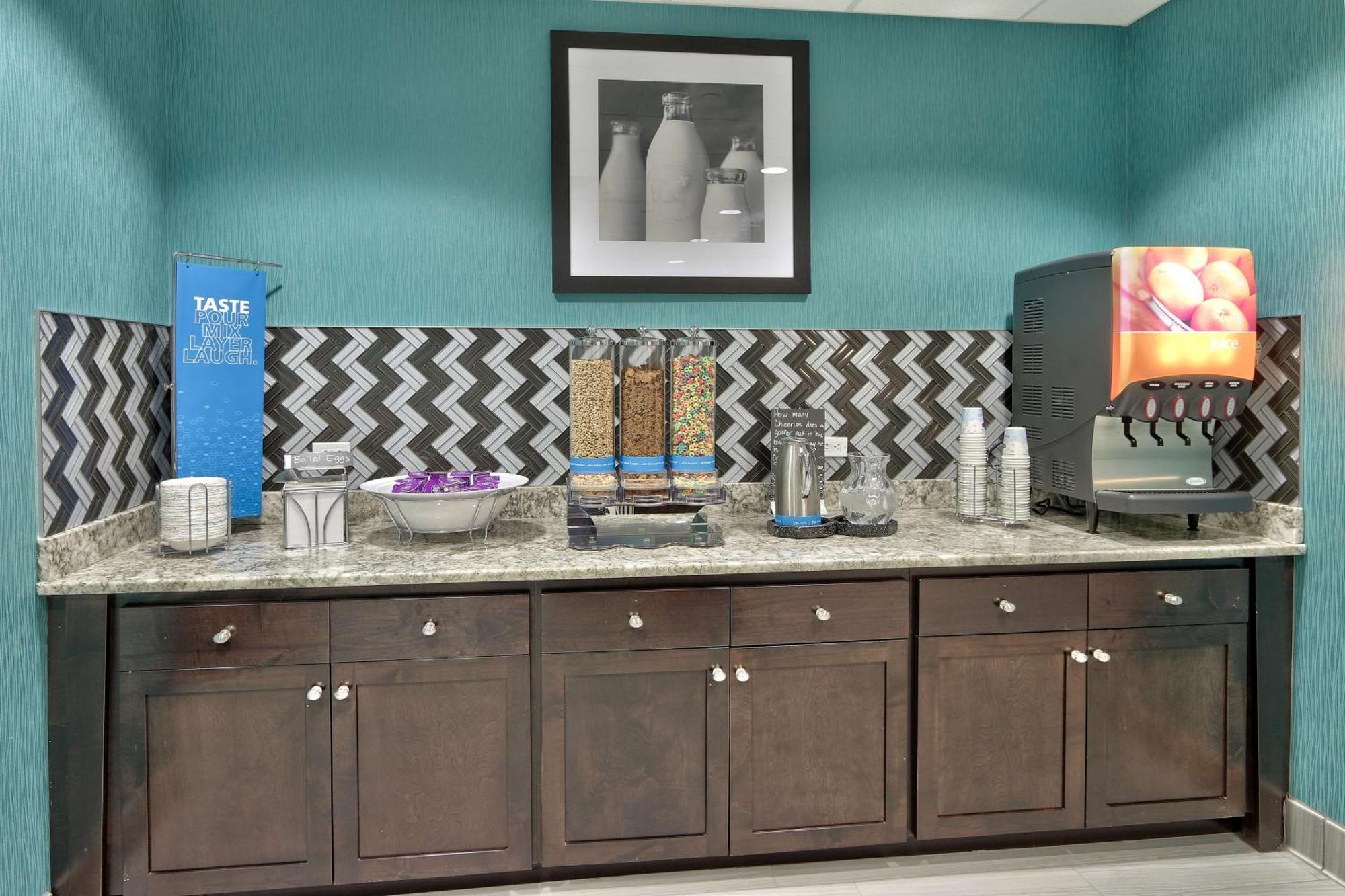 Hampton Inn & Suites Albuquerque Airport Экстерьер фото